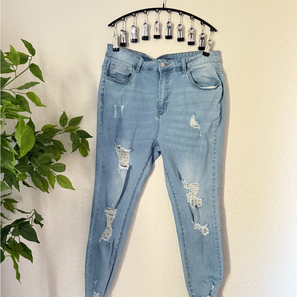 Ava & Viv Distressed Light Wash Skinny Jeans - Size 18